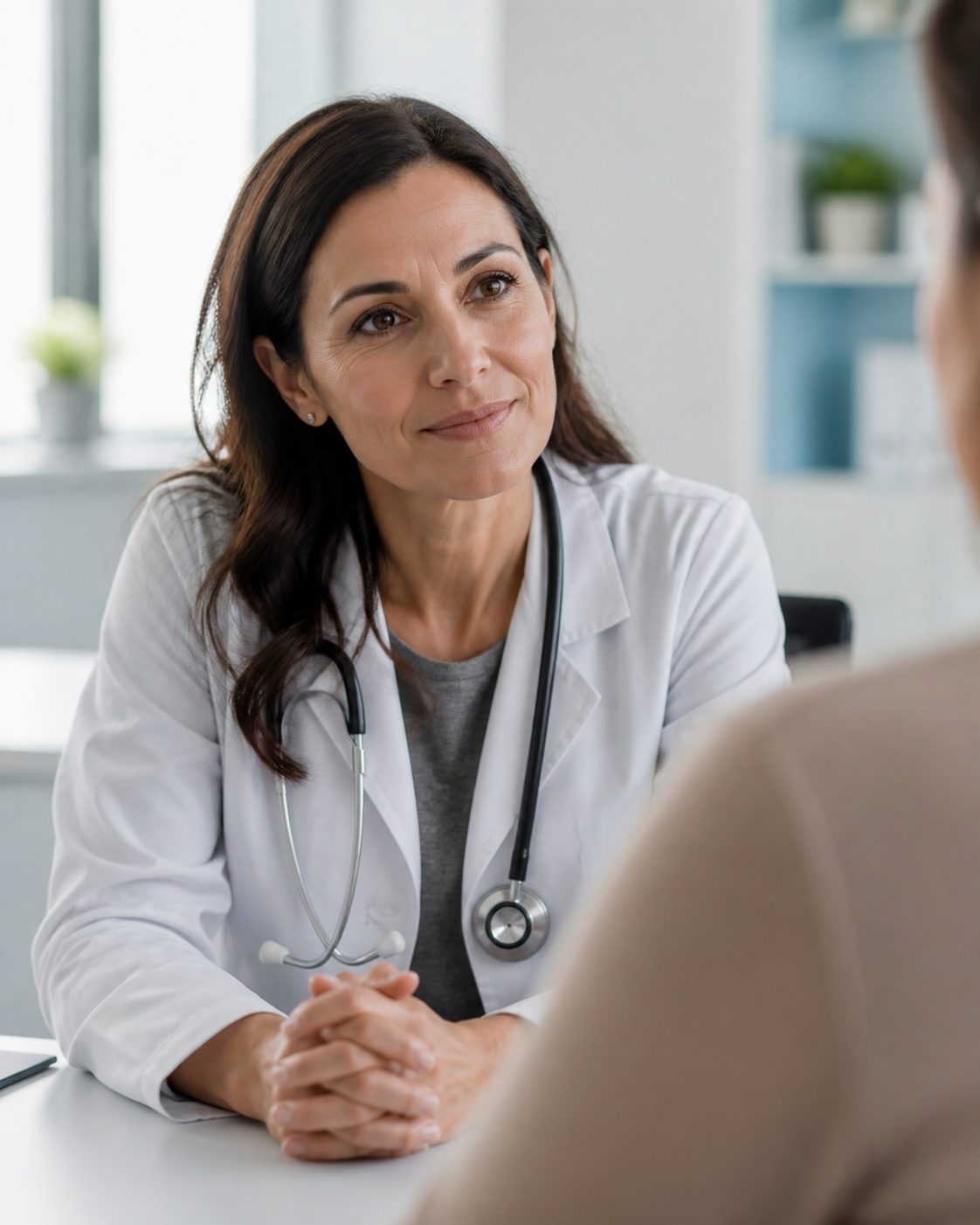 Physician consulting with an injured federal employee at Work Injury Centers of Arizona